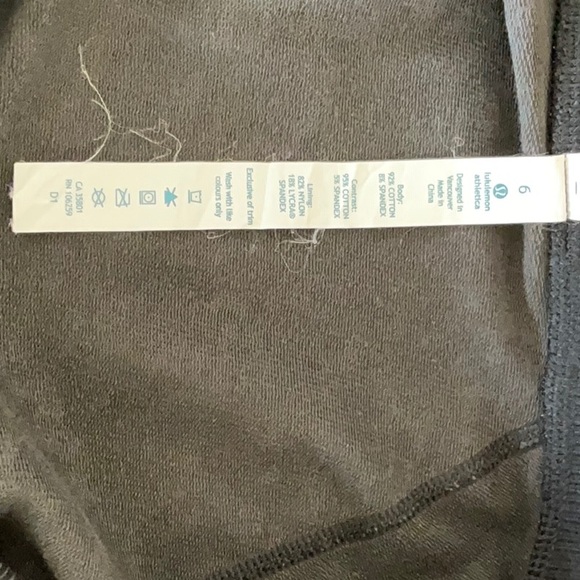 Lululemon V-neck Sweatshirt w/zipper kangaroo pocket, size 6 - Picture 7 of 7